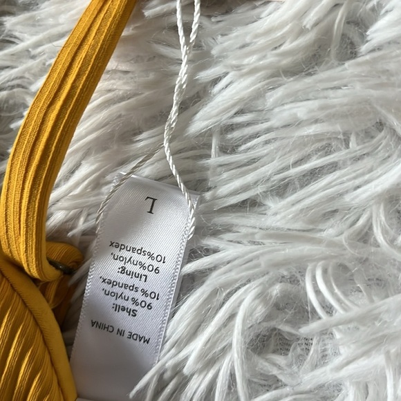 Andie womens The Gold Coast Ribbed bikini Top in Dune size Large - Picture 5 of 9